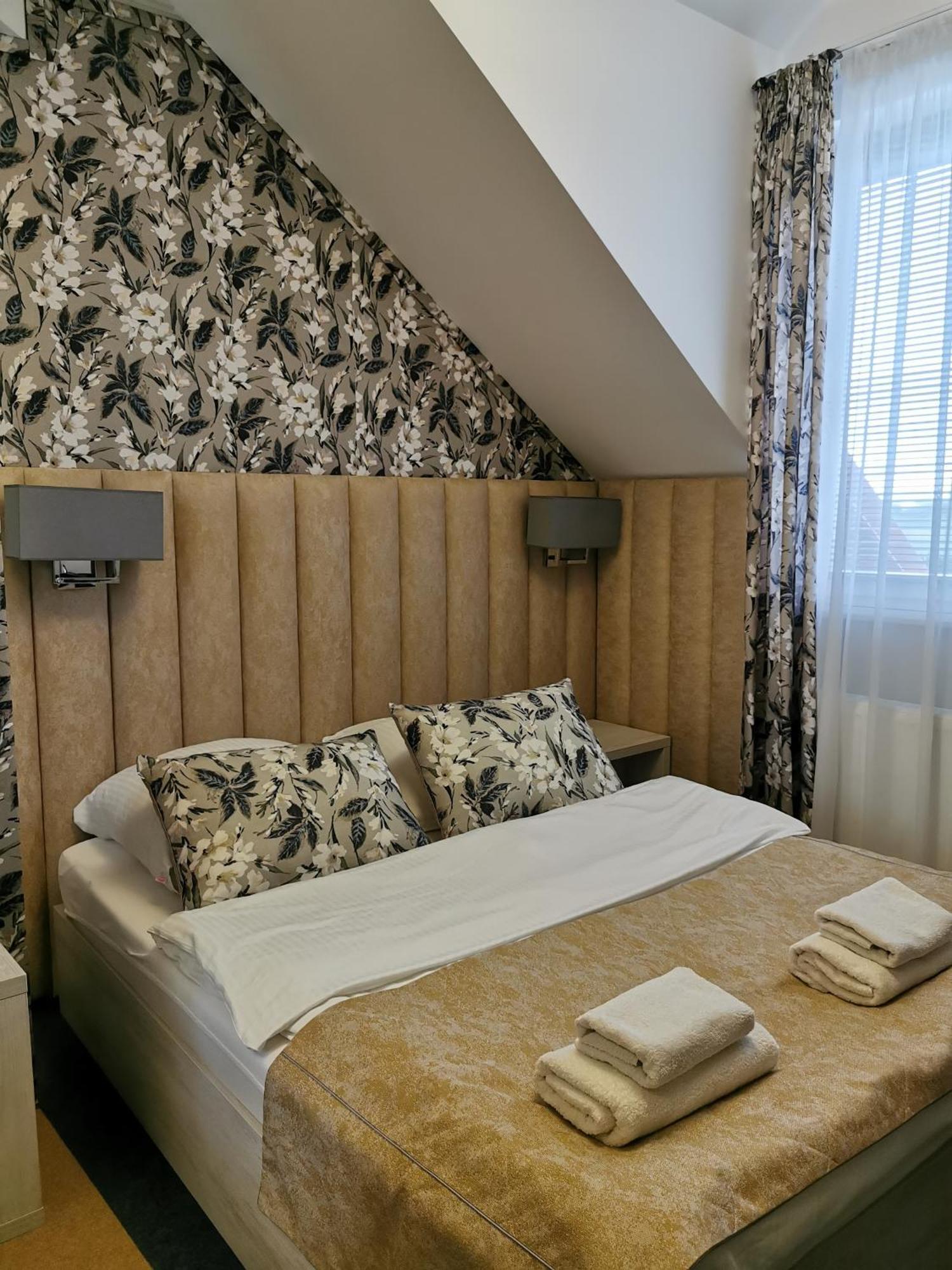 Rezydencja Pod Pieprzowkami Zalesie Gorzyckie Extérieur photo